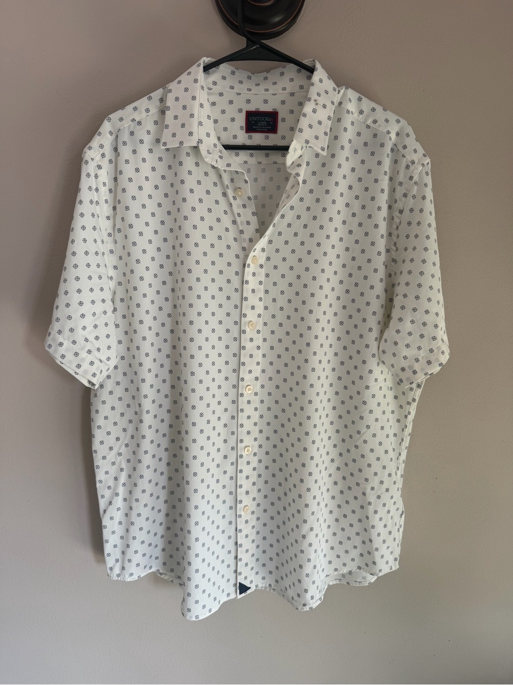 UNTUCKit Short Sleeve Geometric Floral Performance Shirt Mens Large Relaxed Fit